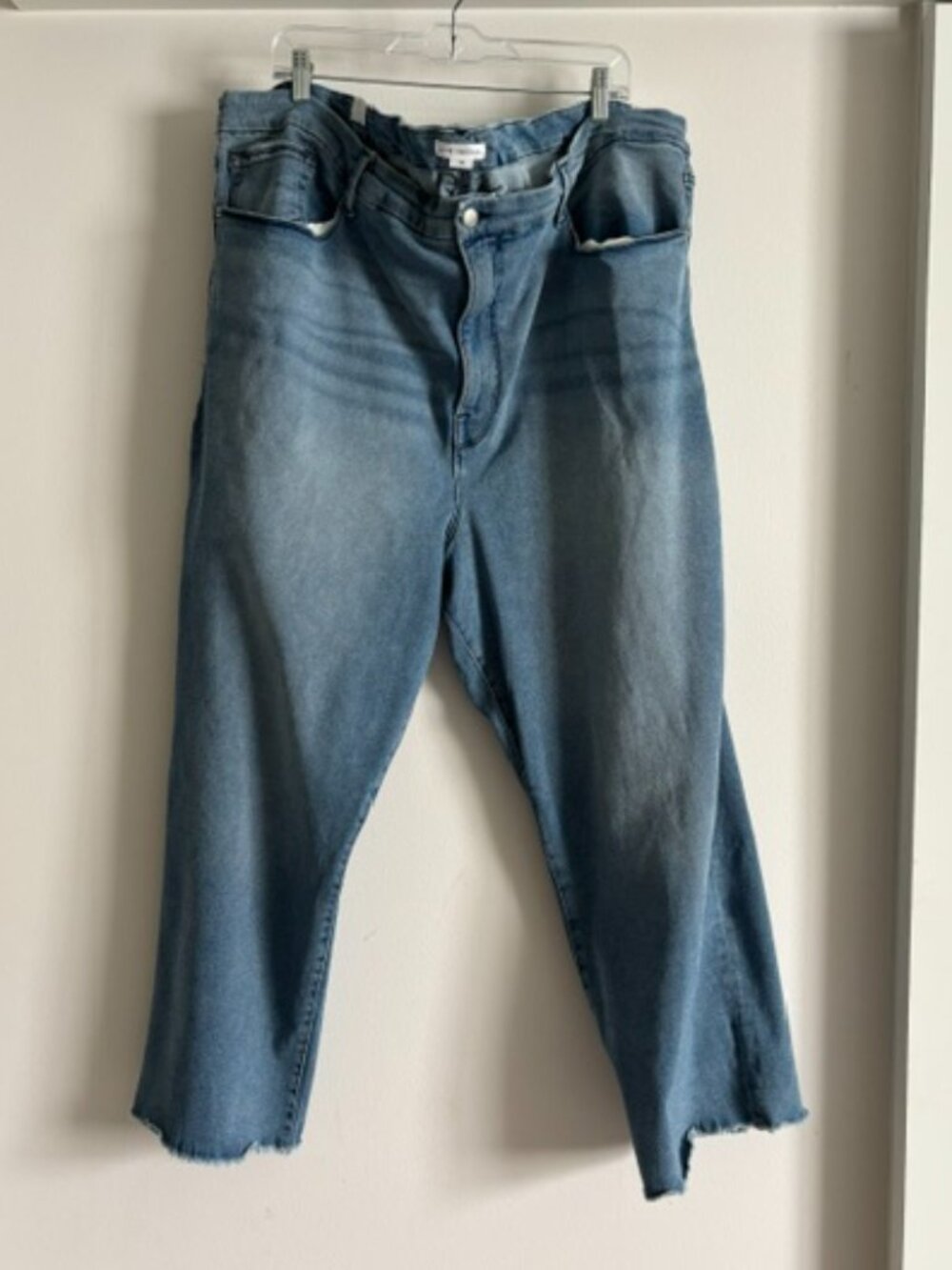 Good American Frayed Hem Straight Leg Jeans size 30